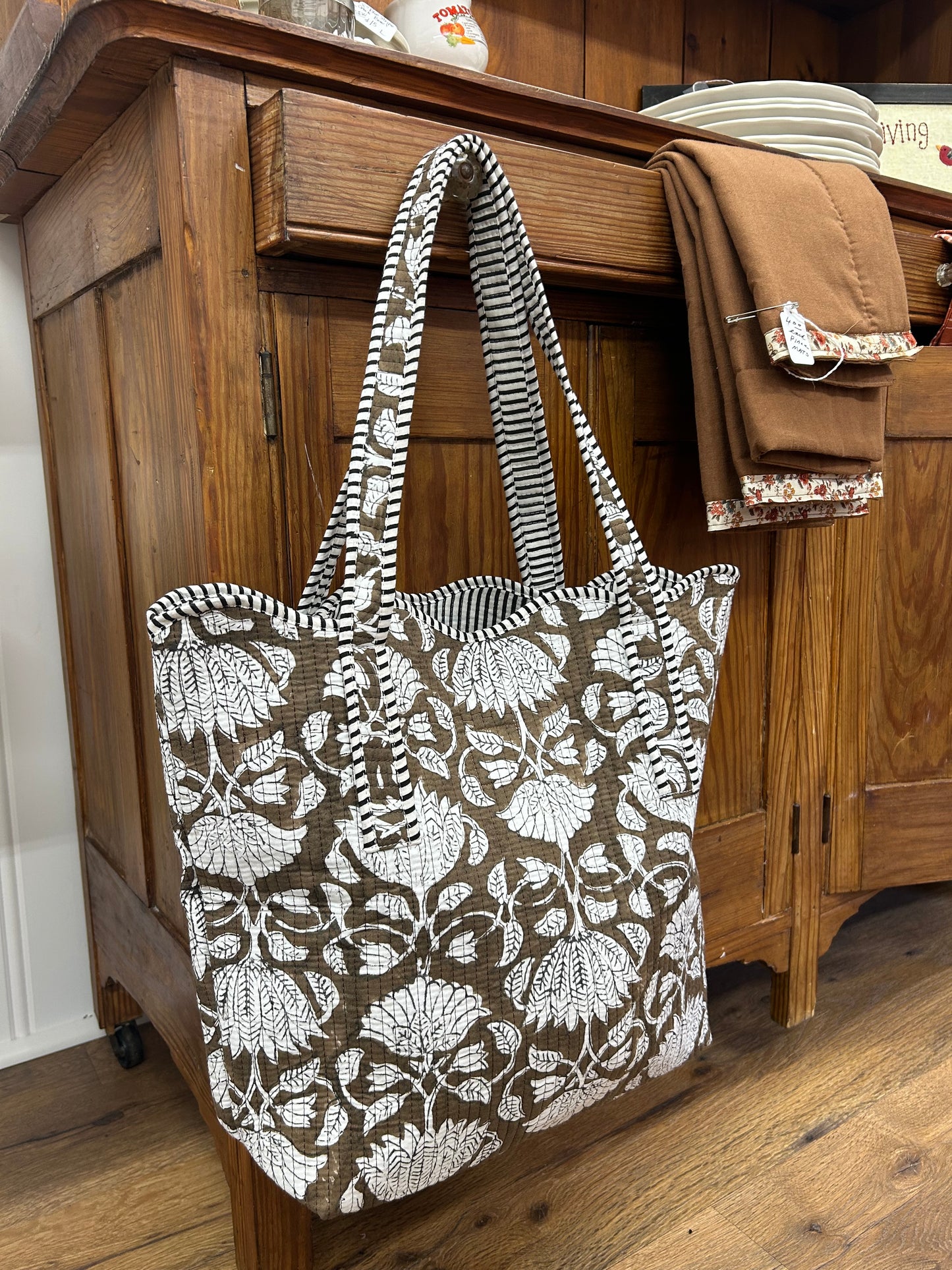 Brown Scalloped Quilted Purse