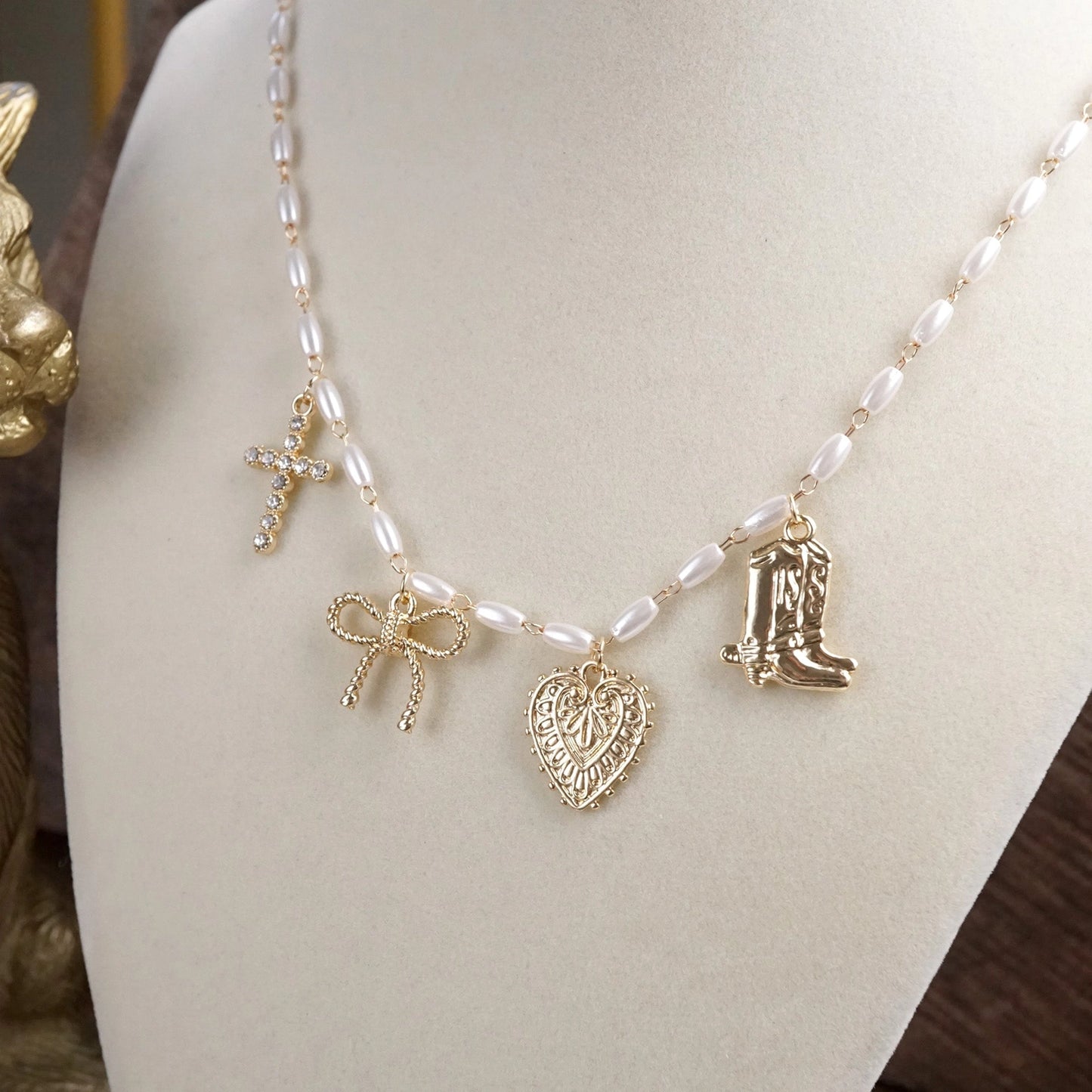 Danity Pearl Necklace