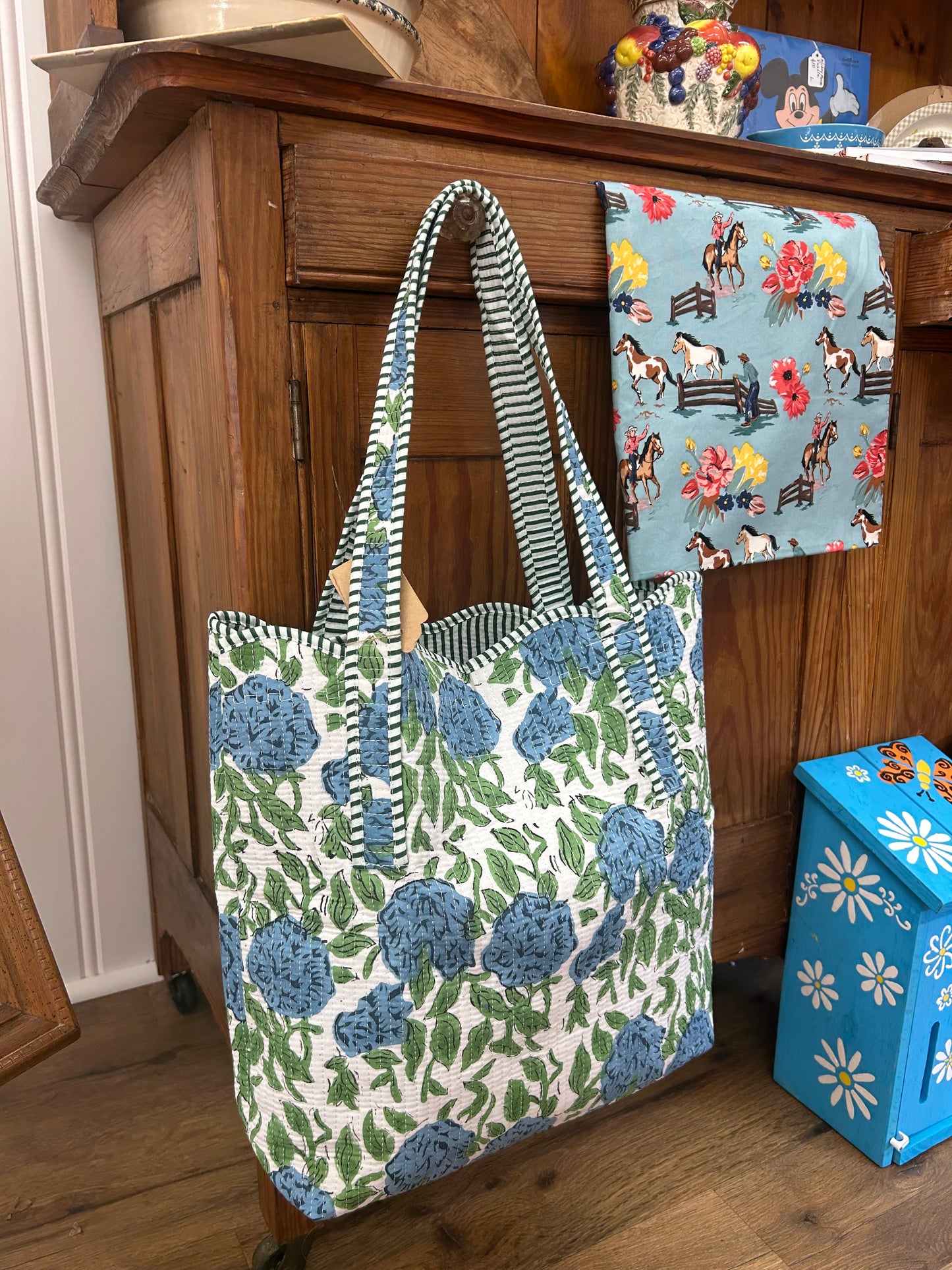 Scalloped Blue Floral Quilted Purse