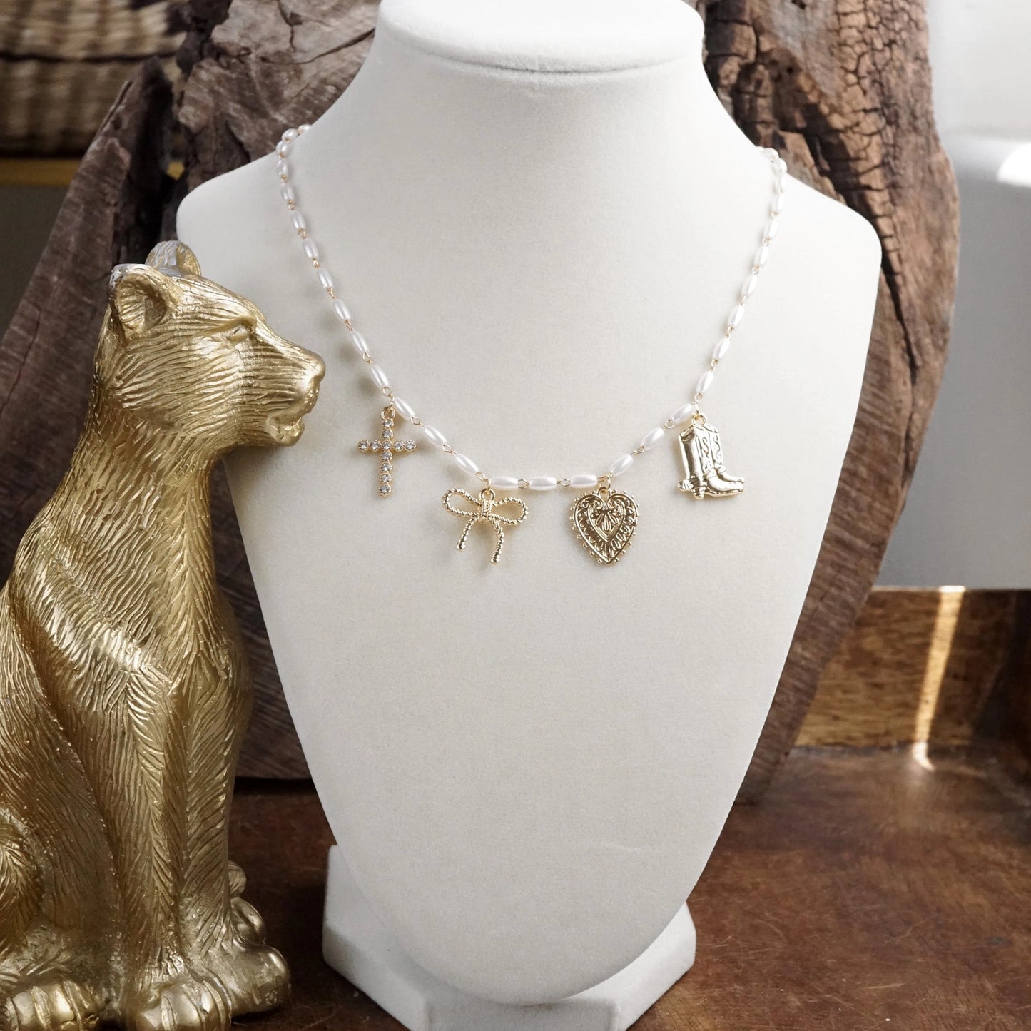 Danity Pearl Necklace