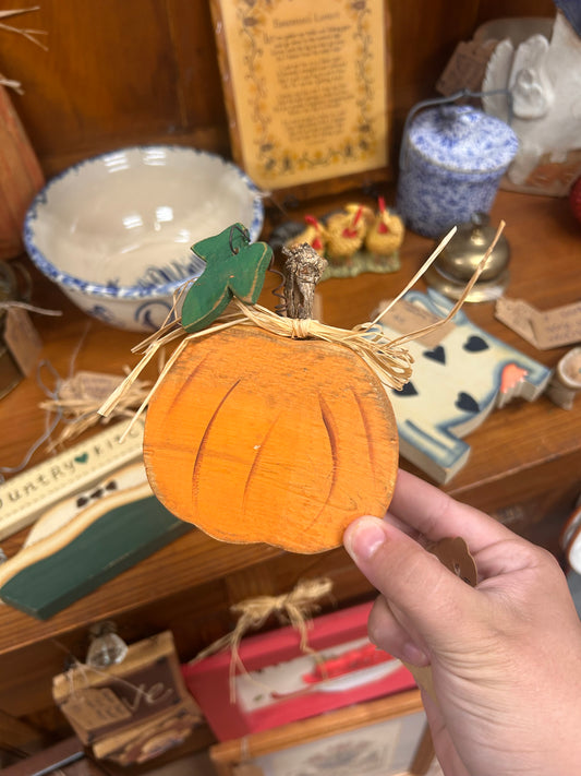 Wooden Pumpkin With Leaf & Straw Bow