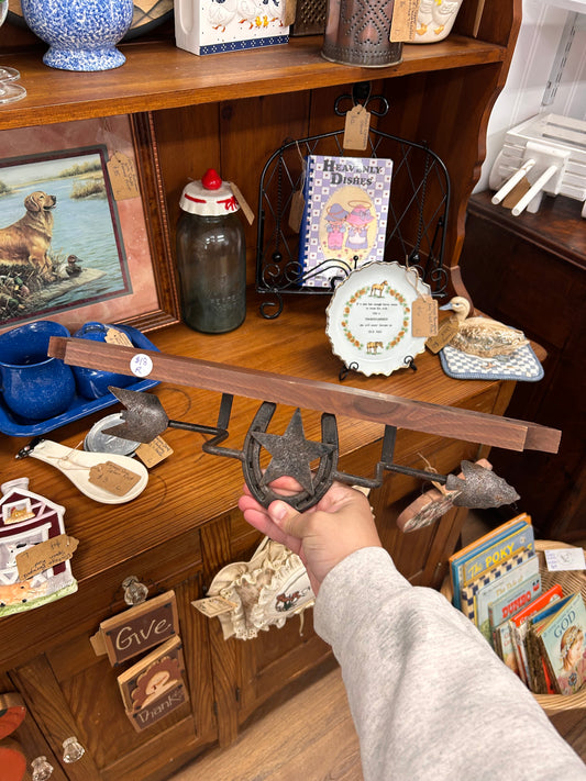 Horseshoe Shelf