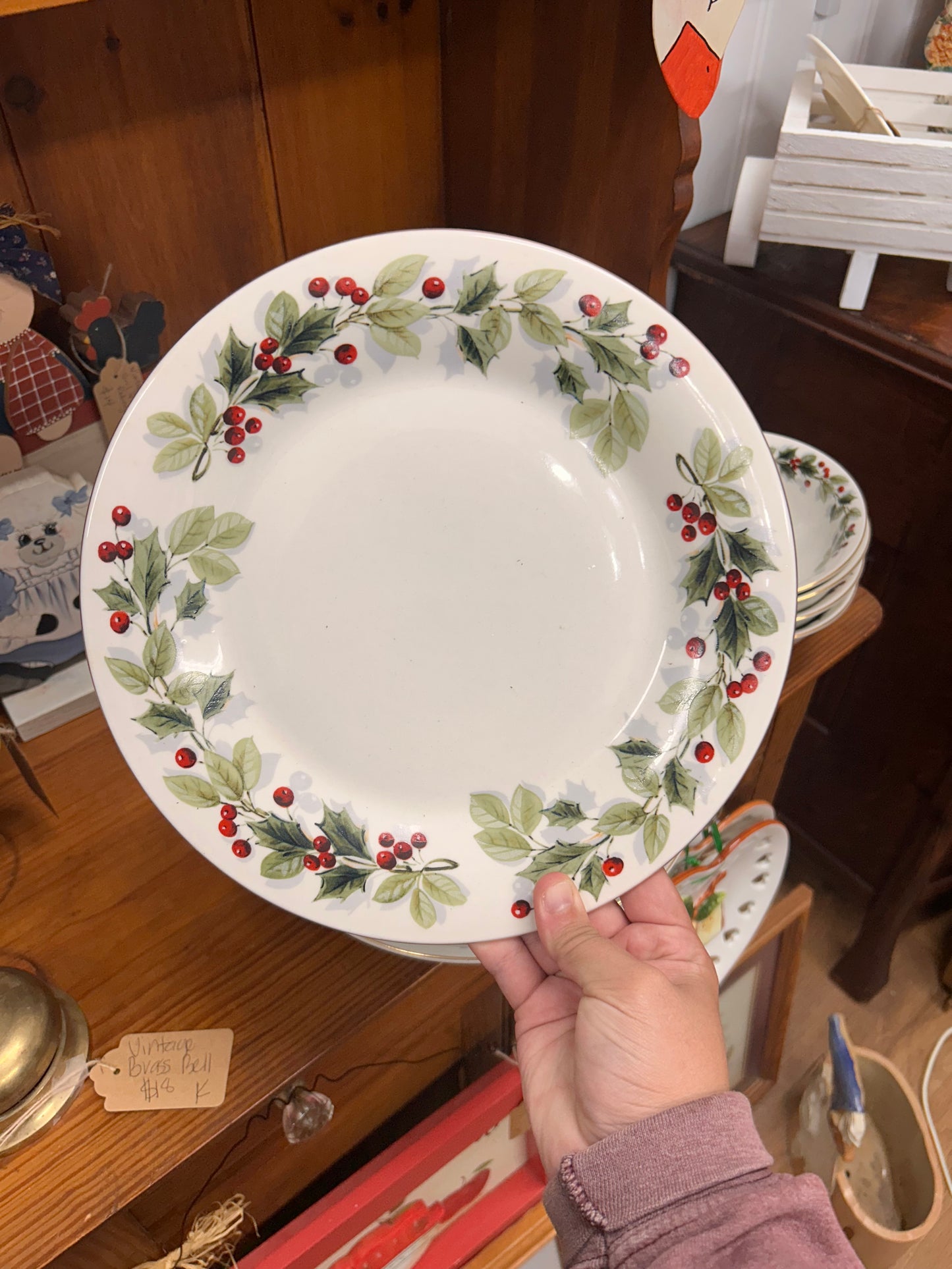 Gibson Holly Berry Christmas Dinner Set - Setting For 4 People