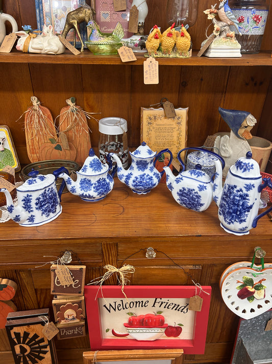 Basic Porcelain Wall Hanger Set