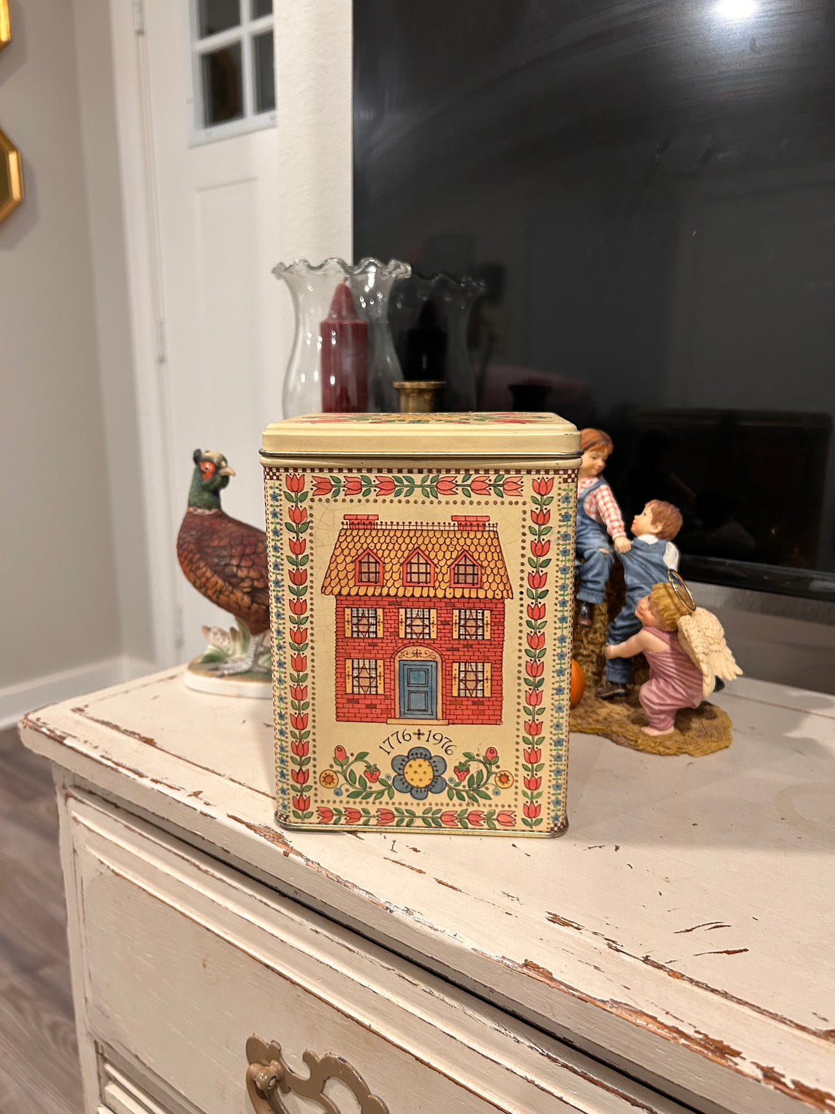 1976 Collectable Hallmark Tin