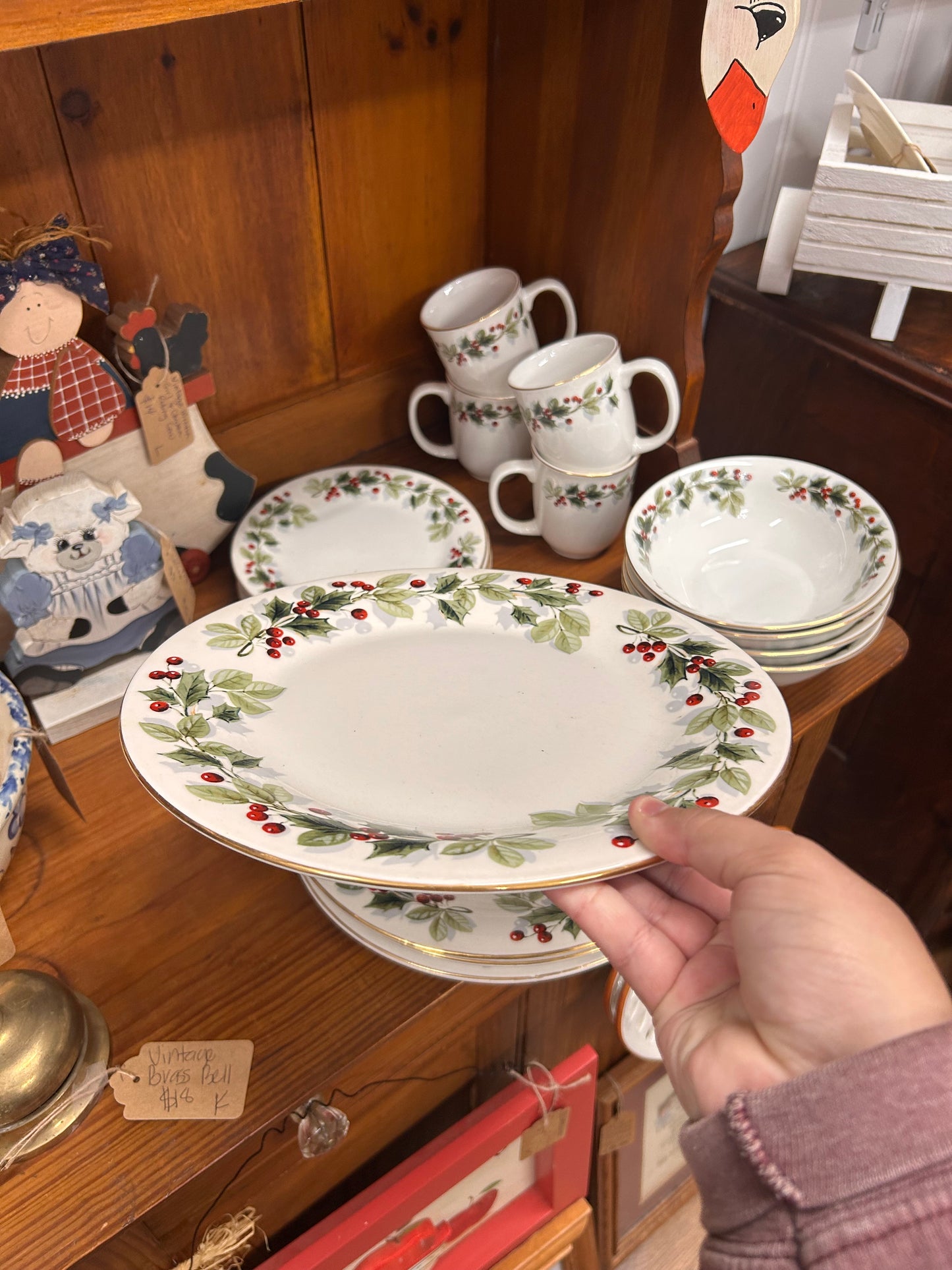 Gibson Holly Berry Christmas Dinner Set - Setting For 4 People
