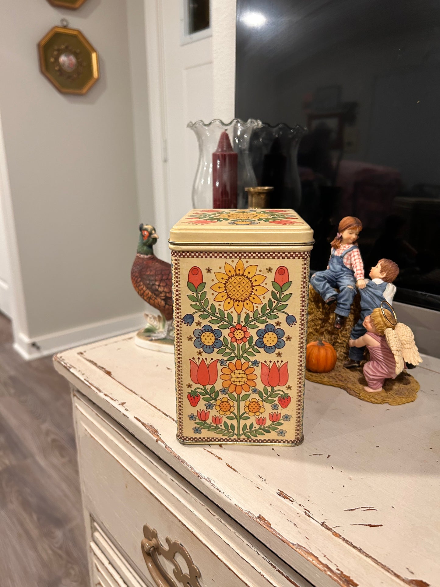 1976 Collectable Hallmark Tin