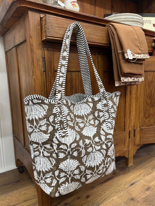 Brown Scalloped Quilted Purse