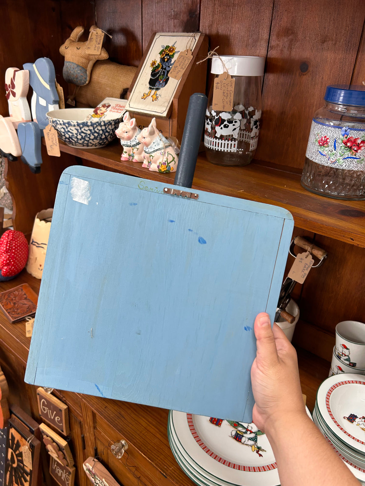 1984 Dust Pan Wall Hanger