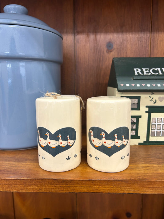 1986 Vintage Country Ducks Salt & Pepper Shakers